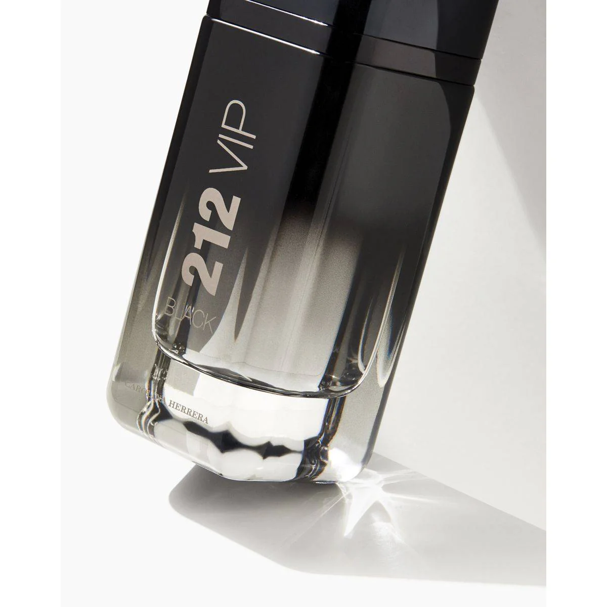 Carolina Herrera 212 VIP Black Own The Party Eau de Parfum 100ml - Image 3
