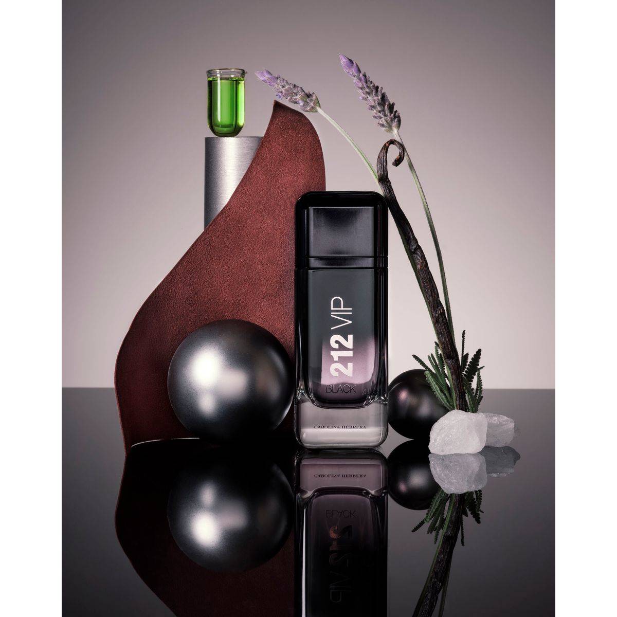 Carolina Herrera 212 VIP Black Own The Party Eau de Parfum 100ml - Image 5