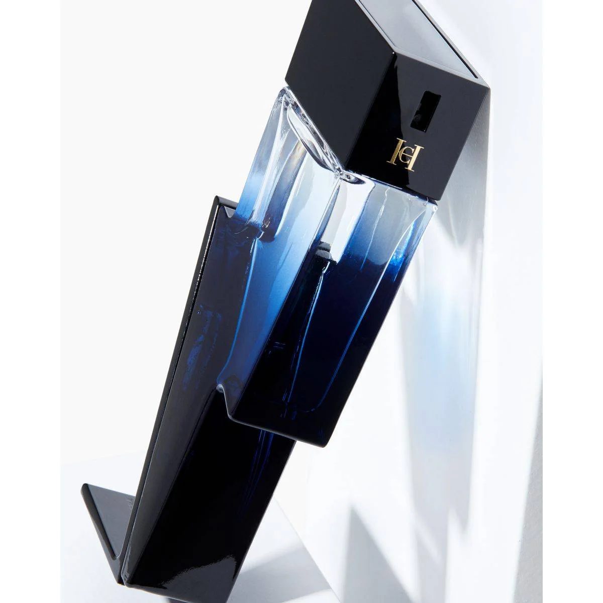 Carolina Herrera Bad Boy Cobalt Eau de Parfum Electrique 100ml - Image 3