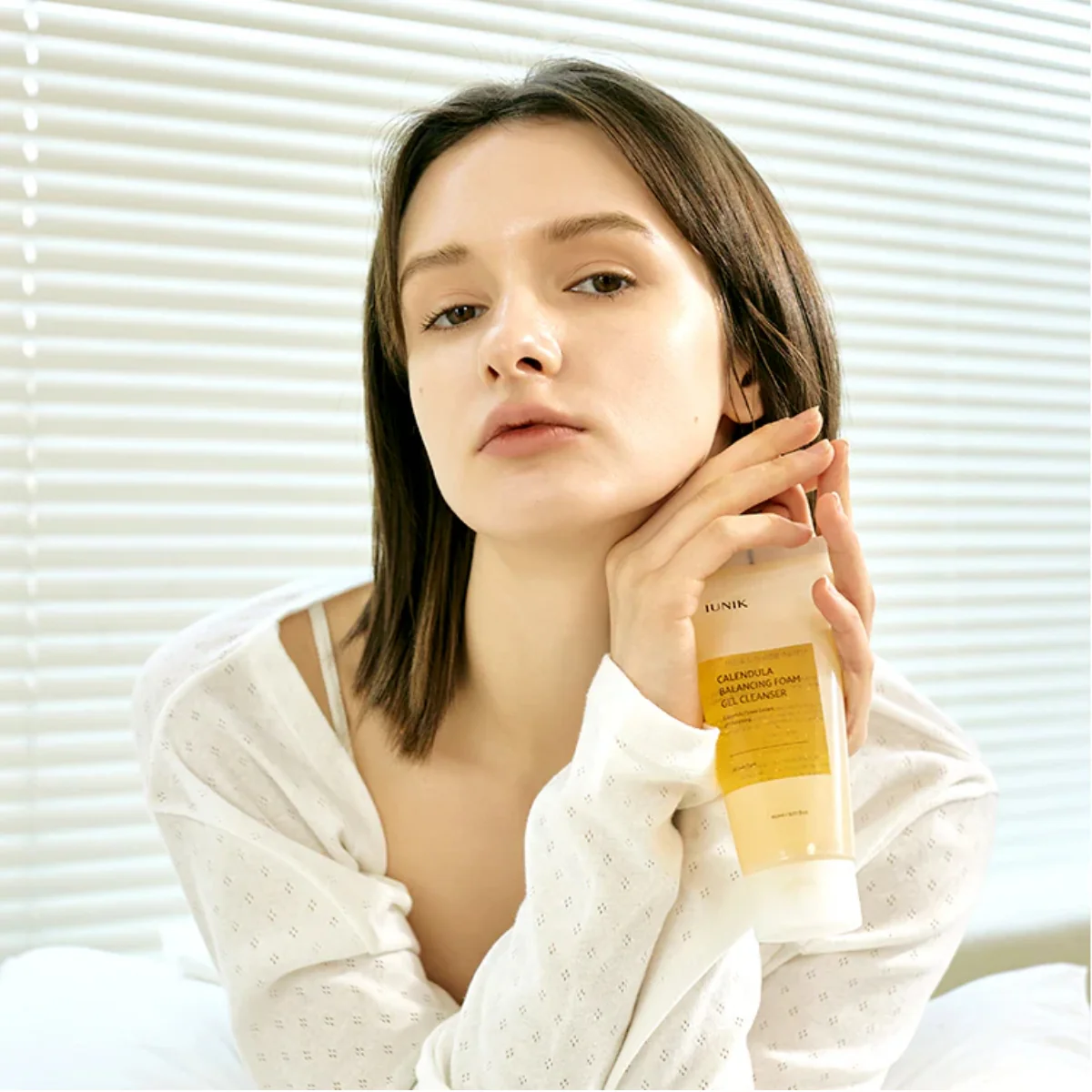 Iunik Calendula Balancing Foam Gel Cleanser 150ml - Image 4
