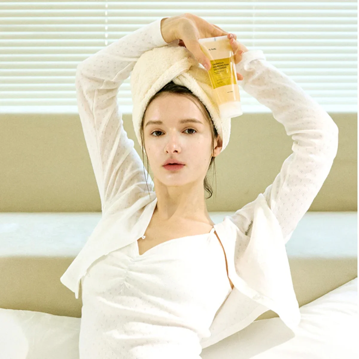 Iunik Calendula Balancing Foam Gel Cleanser 150ml - Image 5