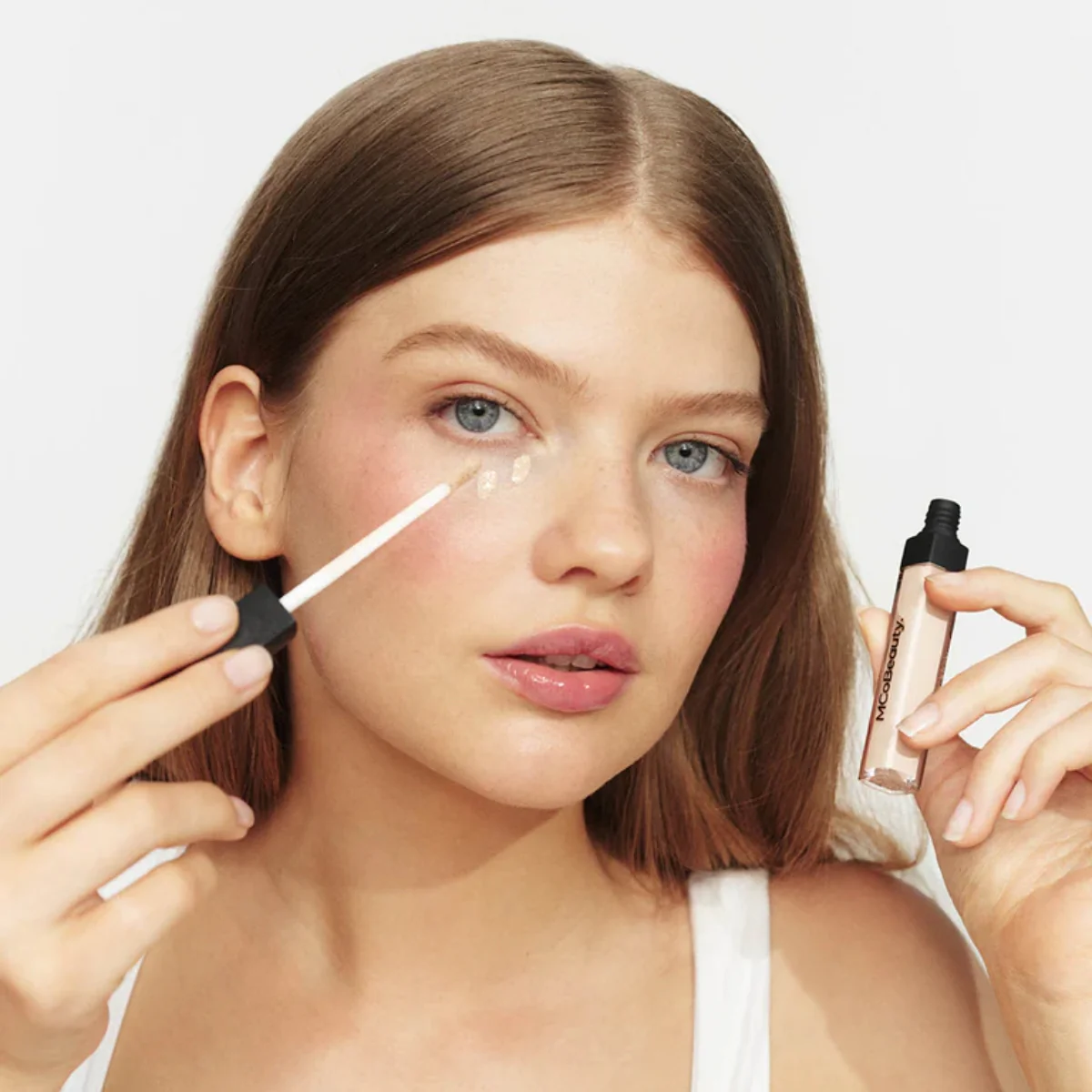 MCoBeauty Brighten & Perfect Cream Concealer Light 3 Beige - Image 4