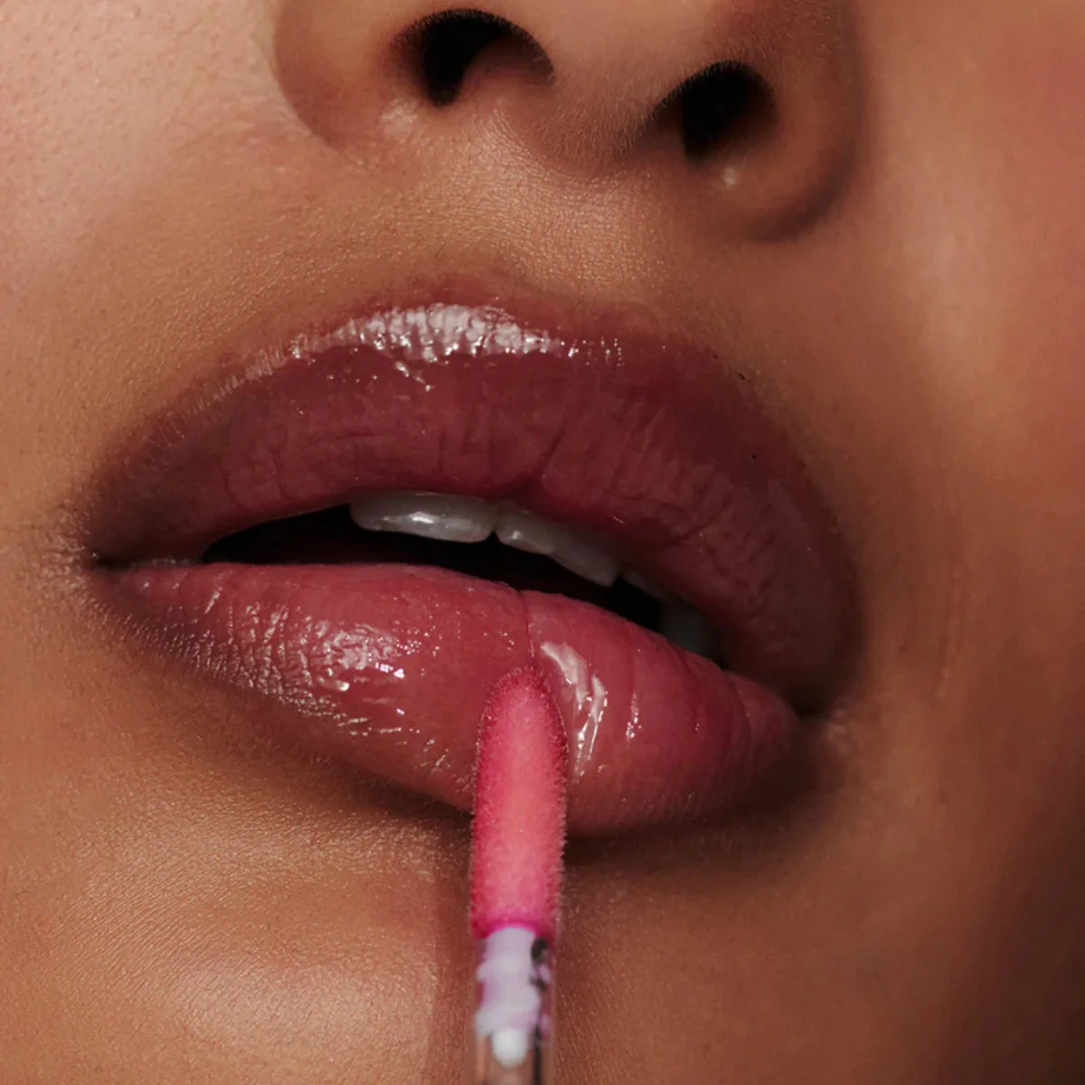MCoBeauty Golden Glow Lip Oil Berry Bliss - Image 5