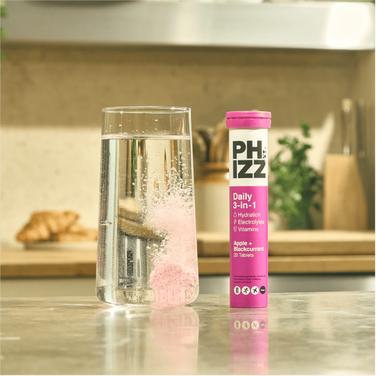 Phizz Daily 3-In-1 Hydration Electrolytes & Vitamins 20 Effervescent Tablets Apple & Blackcurrant - Image 6