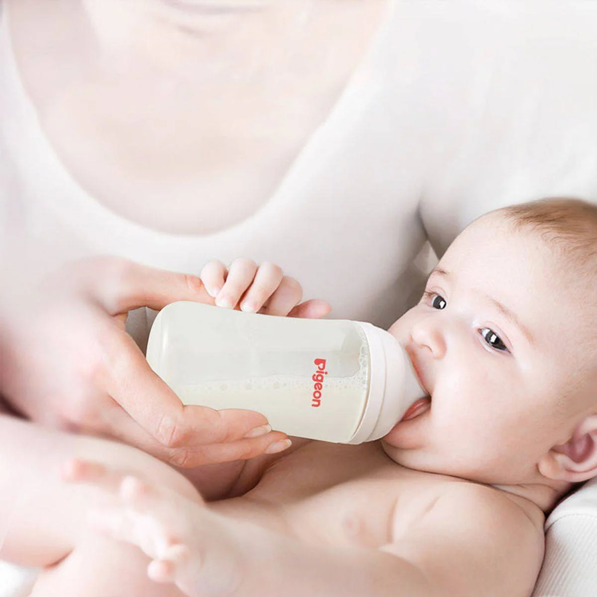 Pigeon SofTouch Plastic Bottle Decorated 0 Months+ Bear 160ml - Image 2