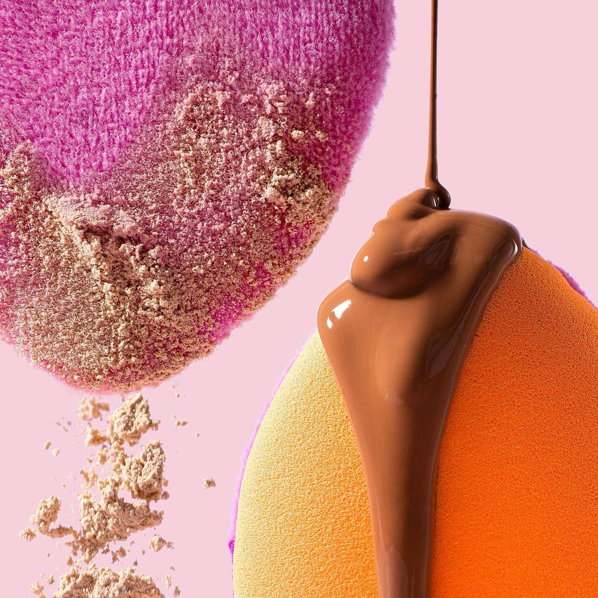 Real Techniques Miracle 2 in 1 Powder Puff Duo - Image 10