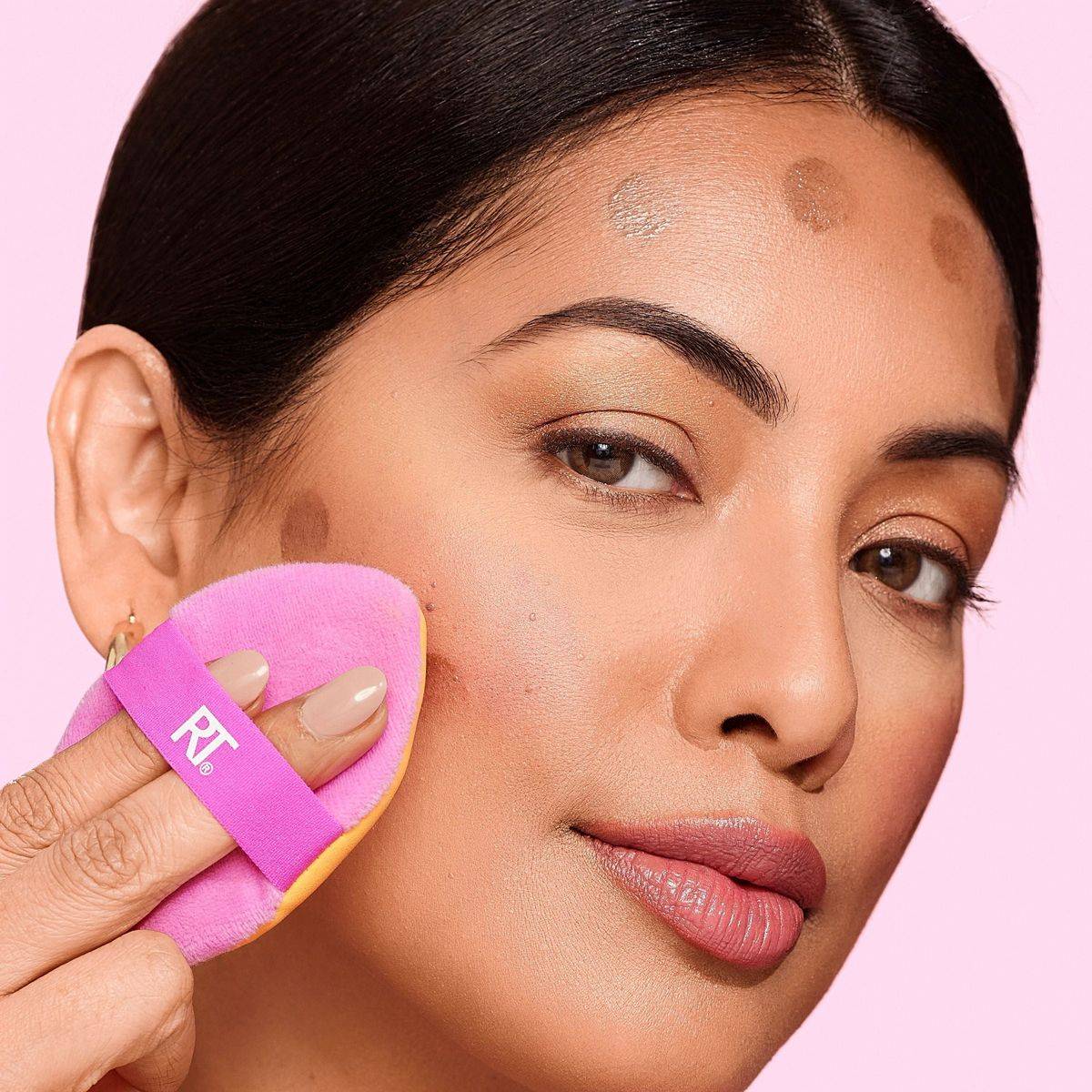 Real Techniques Miracle 2 in 1 Powder Puff Duo - Image 9
