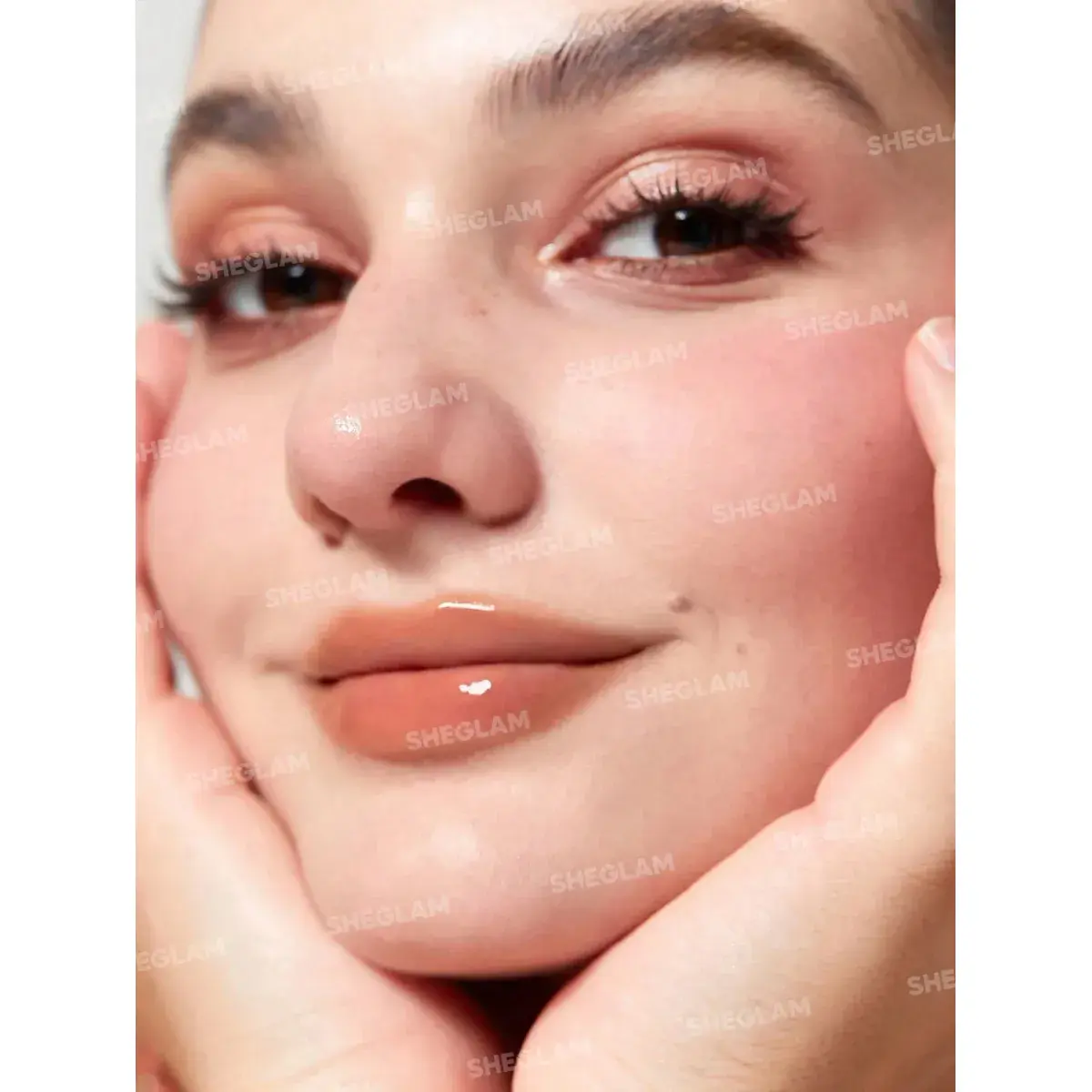 Sheglam Pout Perfect Shine Lip Plumper Walk on the Beach 2g - Image 2