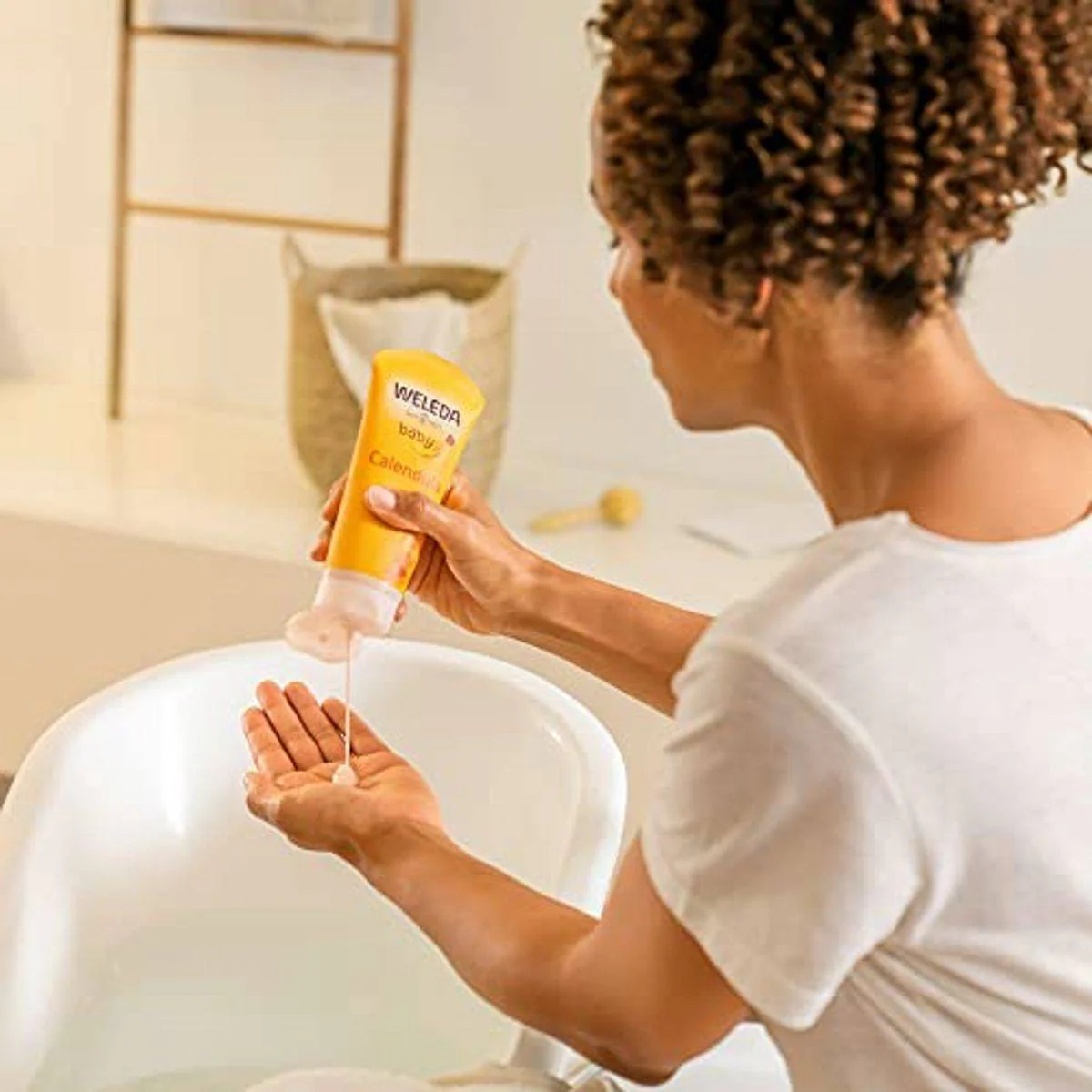 Weleda Baby Calendula Body Wash & Shampoo 200ml - Image 3